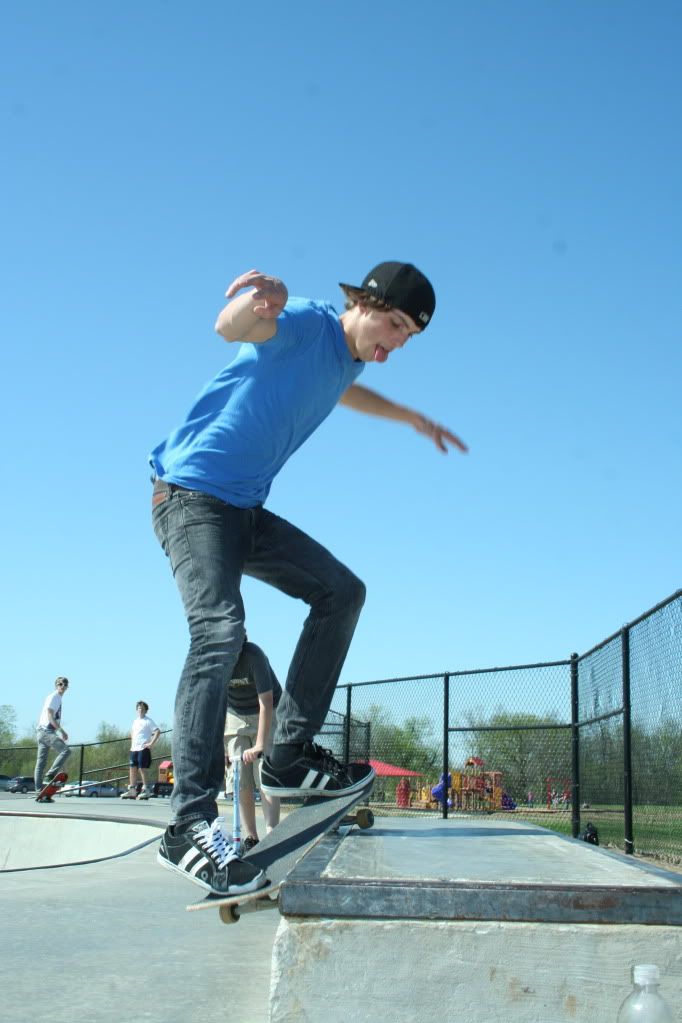 IMAGE: http://i921.photobucket.com/albums/ad51/bleezyblake/Skateboarding/IMG_8442.jpg