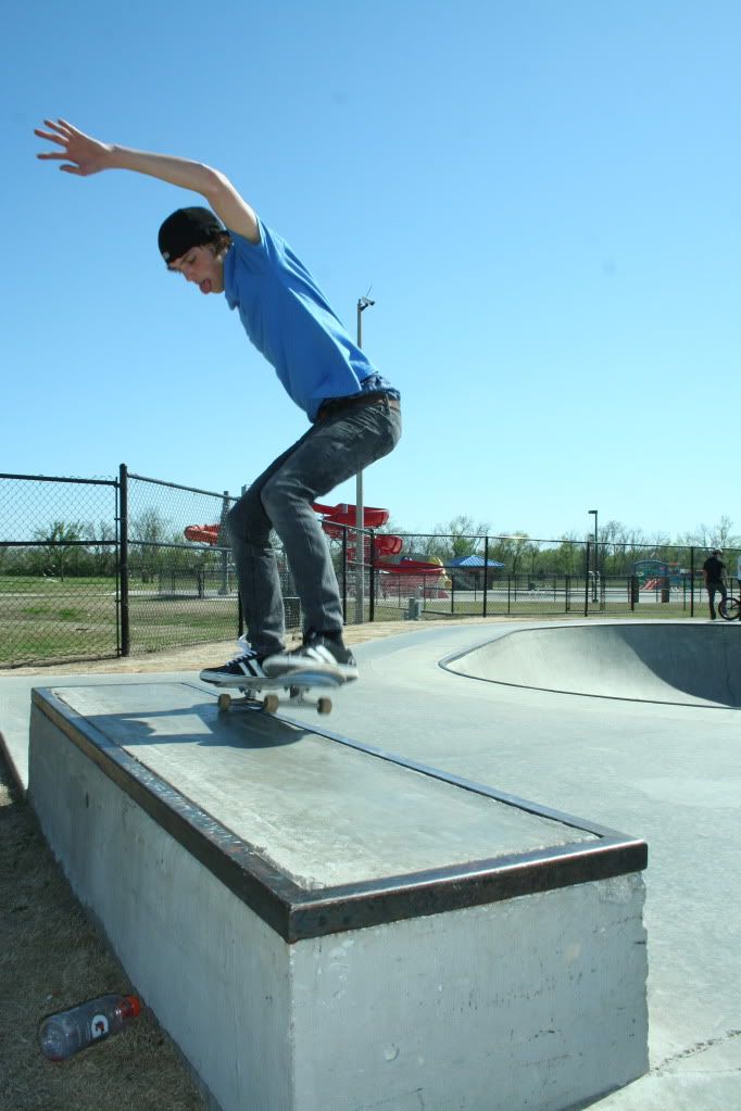 IMAGE: http://i921.photobucket.com/albums/ad51/bleezyblake/Skateboarding/IMG_8449.jpg