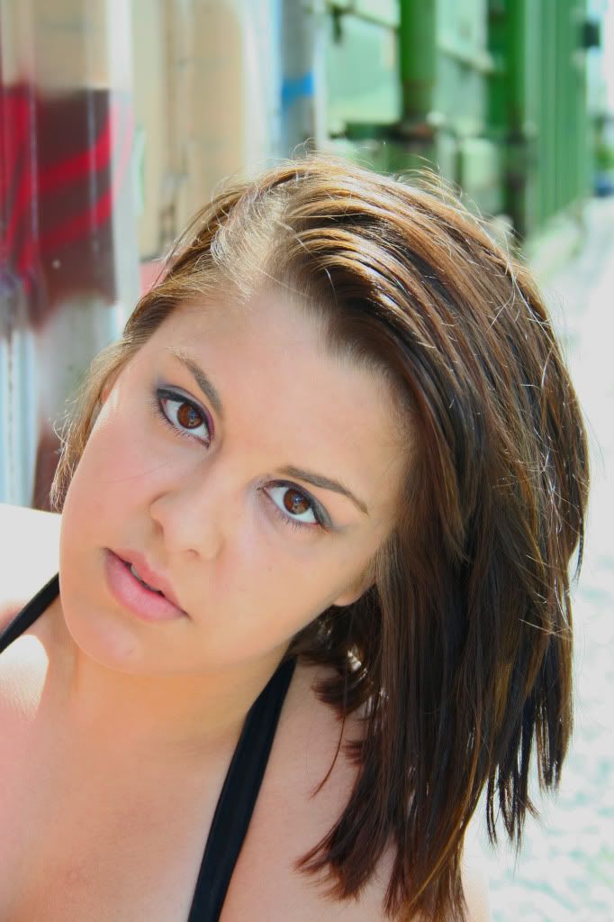 IMAGE: http://i921.photobucket.com/albums/ad51/bleezyblake/people/mer4.jpg