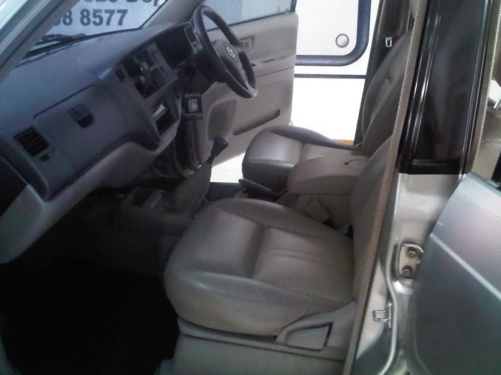 Dijual Toyota Kijang LGX 18 EFI MT Thn 2002 Dijual Toyota Kijang LGX 18 EFI MT Thn 2002